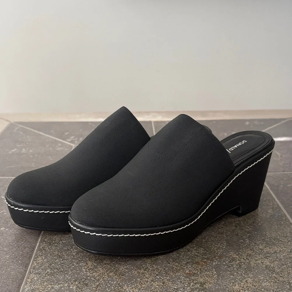 Donald Pliner Corsica Black Platform Shoes Size 10.